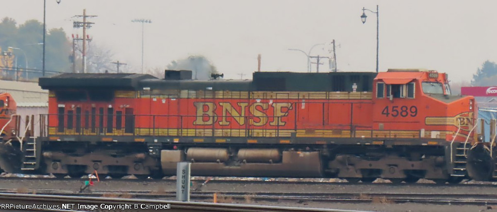 BNSF 4589